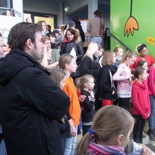 ka-2014-2 Montessori-Schulzentrum Leipzig - Neuigkeiten - Kunst statt Kuchen: 1. Kunstauktion am Maria Montessori Schulzentrum